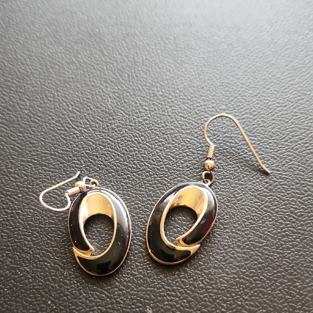 Elegant Vintage Dangle Gold and Black Earrings